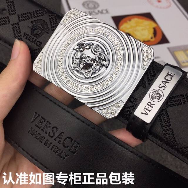 品牌：Versace.范思哲镶钻 型号：原单！请认准如图专柜包装 等级：意大利进口百分百头层牛皮，范思哲.Versace，世界著名奢侈品品牌，美