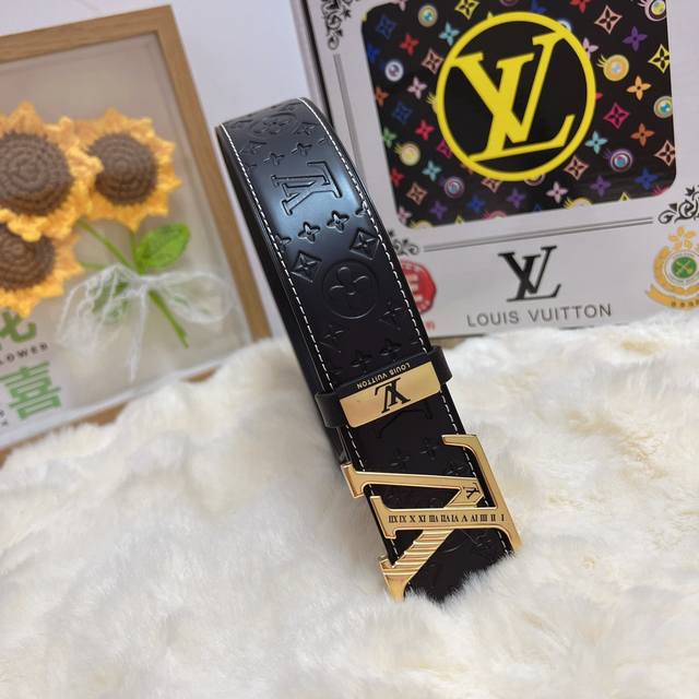 品名：Lv..路易..威登原单 材质：原单牛皮腰带 百分百头层牛皮腰带保证真皮，24K纯钢扣，专柜原单品质、做工精细，时尚大牌，送人自用首选 包