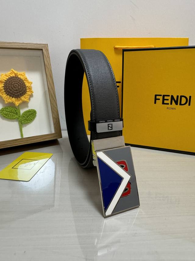 品名：芬迪 Fendi 原单 材质：原单牛皮腰带 百分百头层牛皮腰带保证真皮，24K纯钢扣，专柜原单品质、做工精细，时尚大牌，送人自用首选 包装