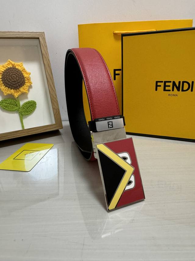 品名：芬迪 Fendi 原单 材质：原单牛皮腰带 百分百头层牛皮腰带保证真皮，24K纯钢扣，专柜原单品质、做工精细，时尚大牌，送人自用首选 包装