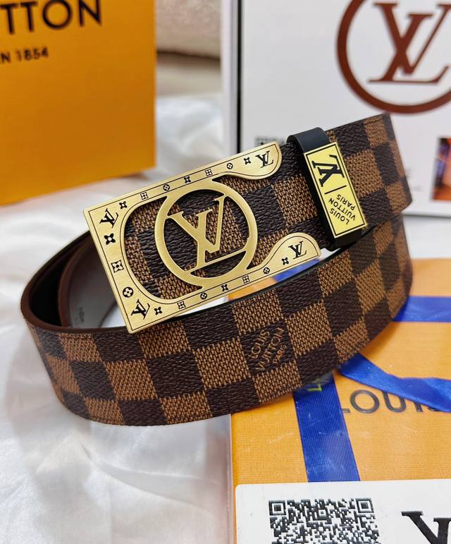 皮带：Lv..路易..威登顶级复刻. 腰带：原单品质百分百头层牛皮，保证真皮。雕花镂空工艺.真空电镀.永不掉色.24K纯钢扣头层老花，黑格，棕格，黑花，