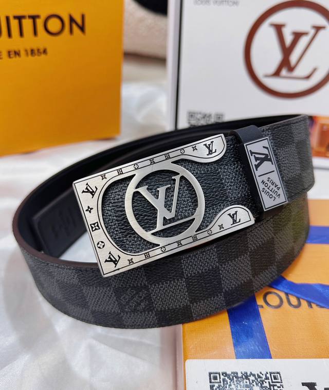 皮带：Lv..路易..威登顶级复刻. 腰带：原单品质百分百头层牛皮，保证真皮。雕花镂空工艺.真空电镀.永不掉色.24K纯钢扣头层老花，黑格，棕格，黑花，