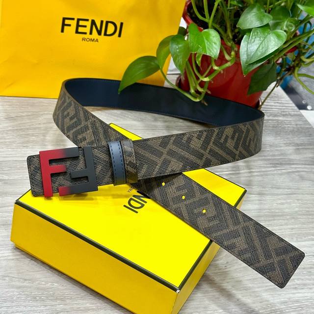 特 Fendi 芬迪 专柜同款 宽4.0Cm 双环正反用腰带 Ff按钉搭扣 兰色cuoio Romano皮革材质 反面面料带有烟草黄和黑色ff图案 四方金属饰面