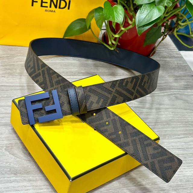 特 Fendi 芬迪 专柜同款 宽4.0Cm 双环正反用腰带 Ff按钉搭扣 兰色cuoio Romano皮革材质 反面面料带有烟草黄和黑色ff图案 四方金属饰面