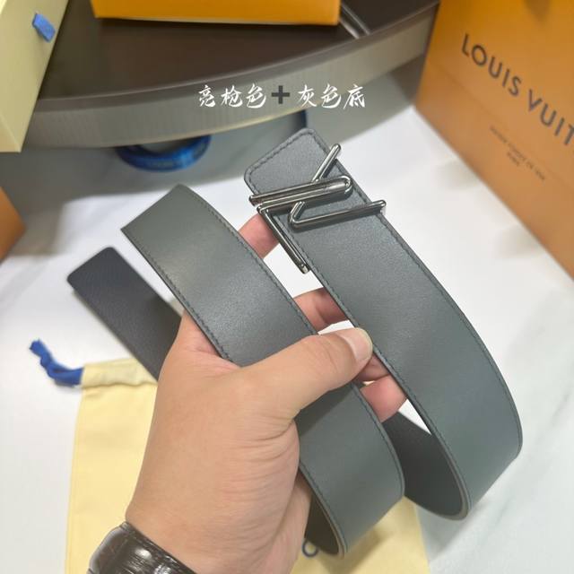 特 寬度：40Mm Lv Ide Truck L Oeii雙面腰帶 驢家 海外原單代特供 面為進口小牛皮荔枝紋襯托原廠配色柔軟小牛皮底 搭配最新鋼五金搭扣 手感