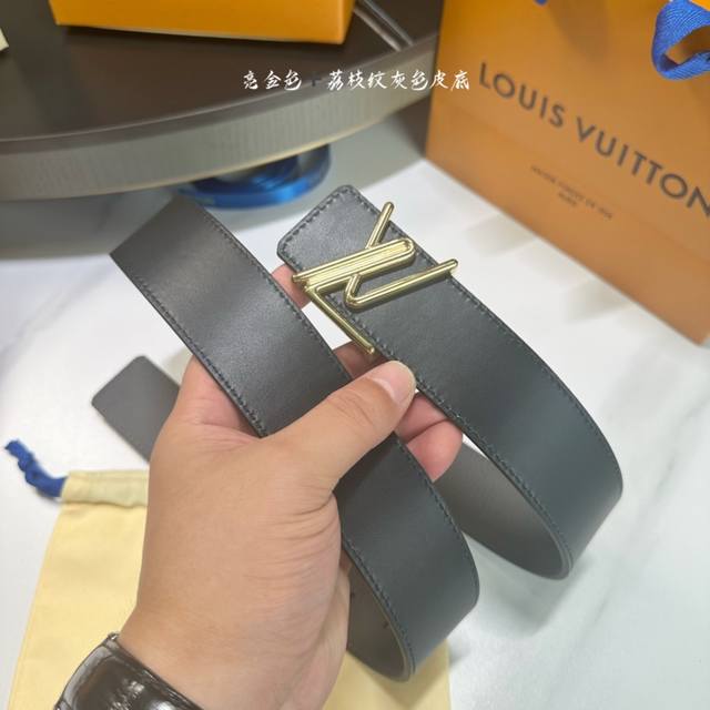 特 寬度：40Mm Lv Pyrmide Truck L Oeii雙面腰帶 驢家 海外原單代特供 面為進口小牛皮荔枝紋襯托原廠配色柔軟小牛皮底 搭配最新鋼五金搭