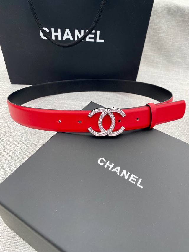 宽度3.0Cm Chanel 香奈儿 女士腰带皮带新款柔软的内衬进口小牛皮搭配精品镶钻钢扣金 银色扣。