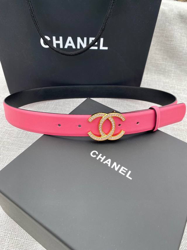 宽度3.0Cm Chanel 香奈儿 女士腰带皮带新款柔软的内衬进口小牛皮搭配精品镶钻钢扣金 银色扣。