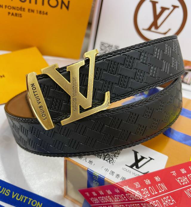 皮带：Lv..路易..威登顶级复刻. 腰带：原单品质百分百头层牛皮，保证真皮。雕花镂空工艺.真空电镀.永不掉色.24K纯钢扣纯手工编织系列双面可用专柜同等质量，