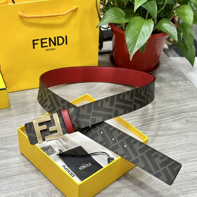 Fendi 芬迪 专柜同款 宽4.0Cm 双环正反用腰带 Ff按钉搭扣 红色cuoio Romano皮革材质 反面面料带有烟草黄和黑色ff图案 四方金属饰面 时