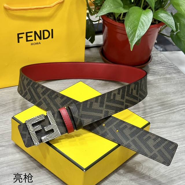 Fendi 芬迪 专柜同款 宽4.0Cm 双环正反用腰带 Ff按钉搭扣 红色cuoio Romano皮革材质 反面面料带有烟草黄和黑色ff图案 四方金属饰面 时