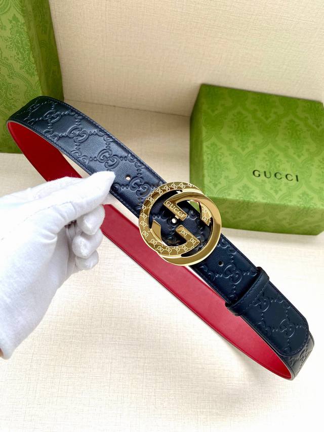 特 宽度4.0Cm Gucci 互扣式双g带扣腰带，采用热压印技术的gucci Signature蓝色皮革精制而成，触感厚实，印花图案清晰分明。