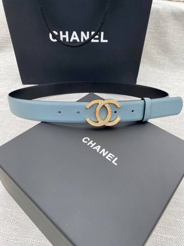 特 宽度3.0Cm Chanel 香奈儿 女士腰带皮带新款柔软的内衬进口小牛皮搭配精品镶钻钢扣金 银色扣。