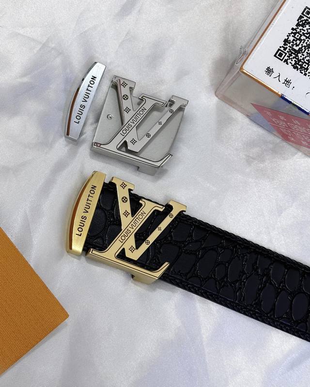 皮带：Lv..路易..威登顶级复刻. 腰带：原单品质百分百头层牛皮，保证真皮。雕花镂空工艺.真空电镀.永不掉色.24K纯钢扣纯手工编织系列双面可用专柜同等质量，