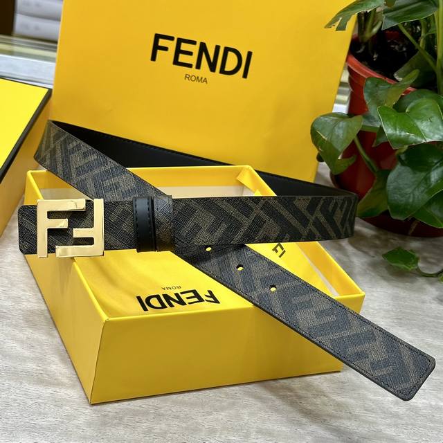 Fendi 芬迪 专柜同款 宽3.0Cm 双环正反用腰带 Ff按钉搭扣 黑色cuoio Romano皮革材质 反面面料带有烟草灰和黑色ff图案 黑色珐琅金属饰面