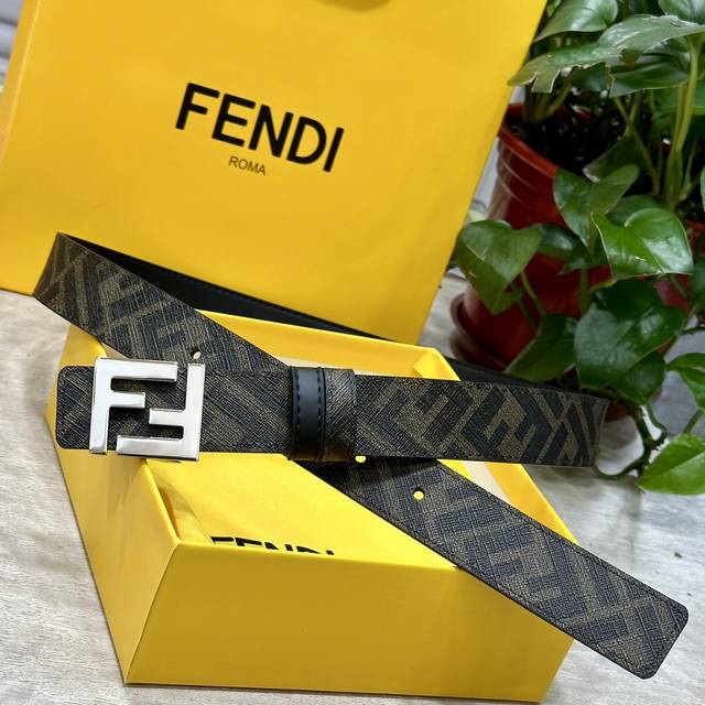 Fendi 芬迪 专柜同款 宽3.0Cm 双环正反用腰带 Ff按钉搭扣 黑色cuoio Romano皮革材质 反面面料带有烟草灰和黑色ff图案 黑色珐琅金属饰面