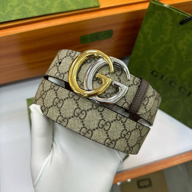 顶级原单复刻 ，配送专柜全套礼盒包装。Gucci.古奇，尺寸：4.0Cm，带身釆用防水面料彩印啡色大g标志与啡色野猪纹真皮完美搭配，全新双色gg互扣式铜金属扣头