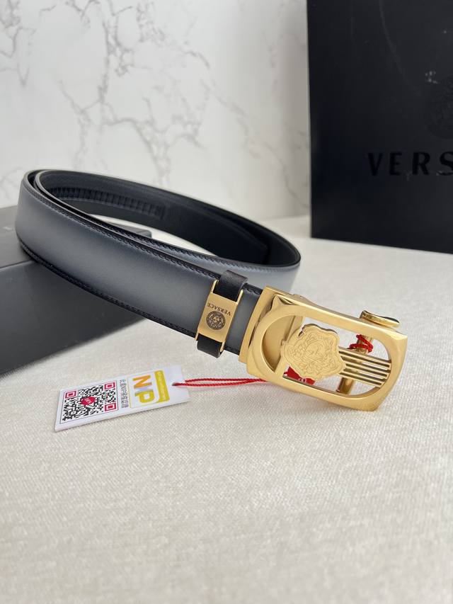 品名：范思哲.Versace.皮带腰带自动皮带 型号：自动带，纯钢材质经典人头自动扣，图片实物拍摄 腰带：百分百头层牛皮，自动带身，保证真皮。24K纯钢扣永不掉