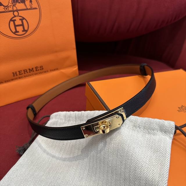 定制级 爱马仕hermes 女士腰带 原单完美正品代购级:法国定制纯进口epsom小牛皮，韧性十足，皮质手感细腻， 搭配316精钢完美kelly .18K金 .