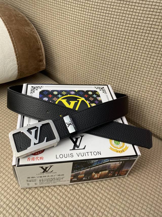 品名：Lv..路易..威登原单 材质：原单牛皮腰带 百分百头层牛皮腰带保证真皮，24K纯钢扣，专柜原单品质、做工精细，时尚大牌，送人自用首选 包装： 请认准如图