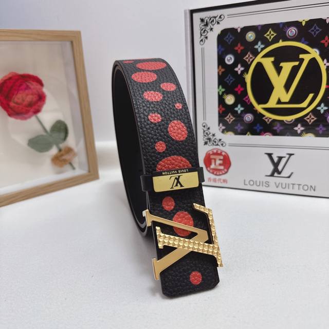 品名：Lv..路易..威登 材质：原单牛皮腰带 百分百头层牛皮腰带保证真皮，24K纯钢扣，专柜原单品质、做工精细，时尚大牌，送人自用首选 包装： 请认准如图专柜