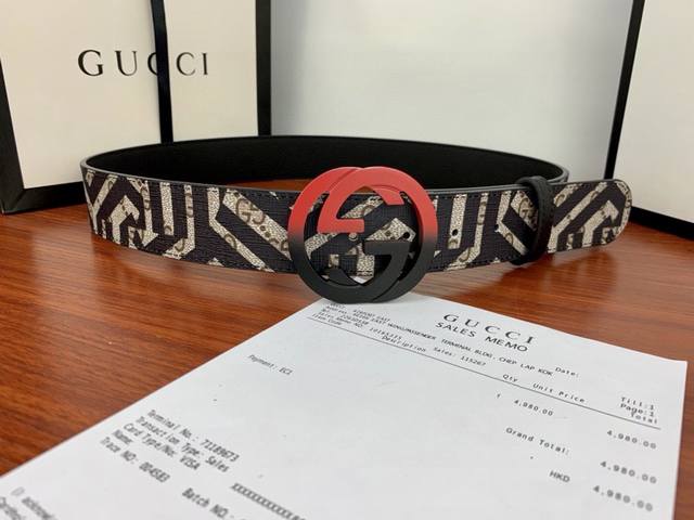 宽度4.0Cm Gucci 經典款g家花面带身 頭層皮底；搭配新款烤漆钢扣採用精挑細選進口頂級牛皮，手感柔軟細膩