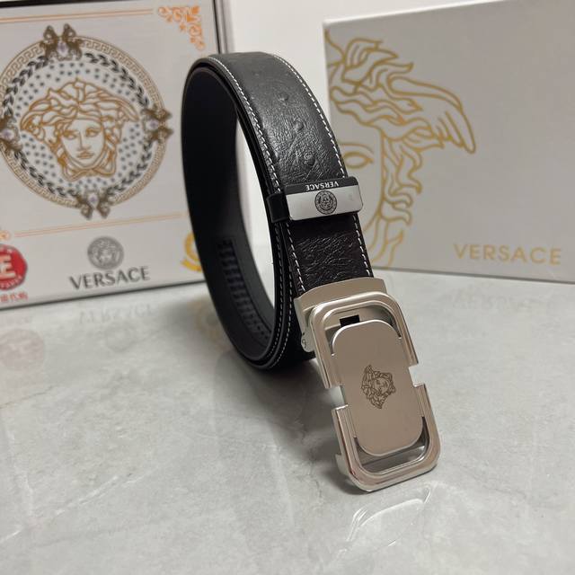 品名：Versace.范思哲 自动带 材质：原单牛皮腰带 百分百头层牛皮腰带保证真皮，24K纯钢扣，专柜原单品质、做工精细，时尚大牌，送人自用首选 包装： 请认