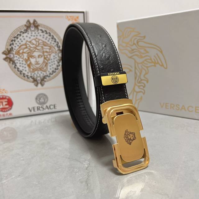 品名：Versace.范思哲 自动带 材质：原单牛皮腰带 百分百头层牛皮腰带保证真皮，24K纯钢扣，专柜原单品质、做工精细，时尚大牌，送人自用首选 包装： 请认