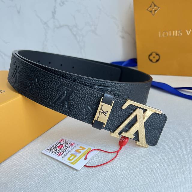 品名： Lv..路易..威登腰带皮带原单 型号：挂扣，经典纯钢材质字母挂扣，头层牛皮，图片实物拍摄 材料：头层牛皮，挂扣系列，纯钢材质扣头，钯镀电镀工艺永不掉色