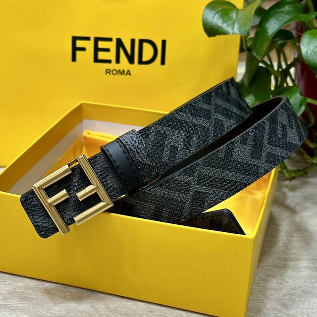 Fendi 芬迪 专柜同款 宽3.0Cm 双环正反用腰带 Ff按钉搭扣 黑色cuoio Romano皮革材质 反面面料带有烟草灰和黑色ff图案 黑色珐琅金属饰面