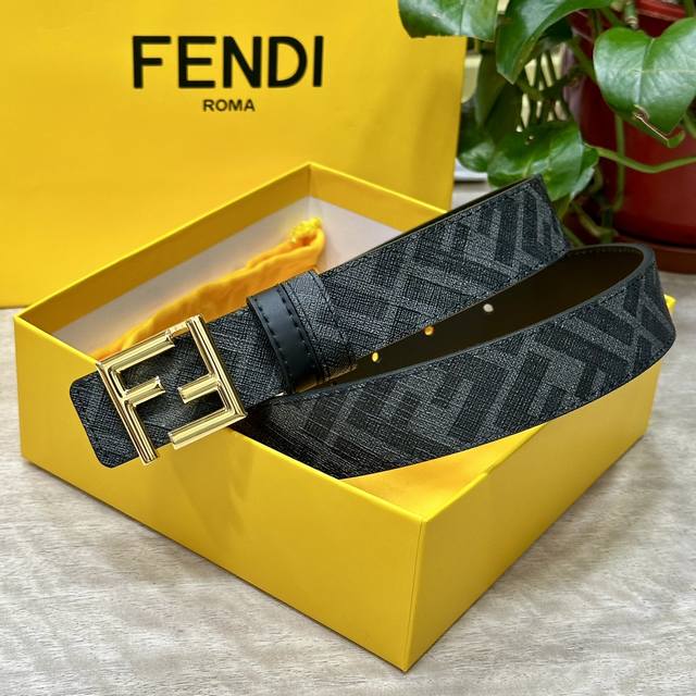 Fendi 芬迪 专柜同款 宽3.0Cm 双环正反用腰带 Ff按钉搭扣 黑色cuoio Romano皮革材质 反面面料带有烟草灰和黑色ff图案 黑色珐琅金属饰面