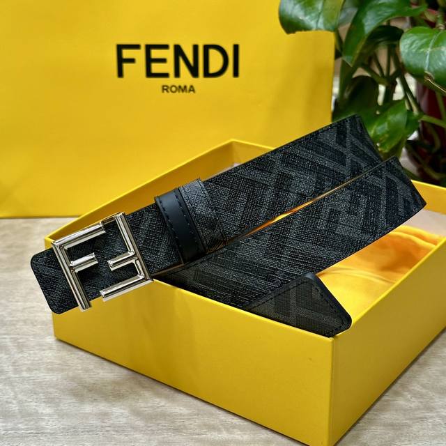 Fendi 芬迪 专柜同款 宽3.0Cm 双环正反用腰带 Ff按钉搭扣 黑色cuoio Romano皮革材质 反面面料带有烟草灰和黑色ff图案 黑色珐琅金属饰面