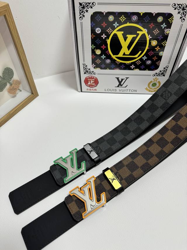 品名：Lv..路易..威登 材质：原单牛皮腰带 百分百头层牛皮腰带保证真皮，24K纯钢扣，专柜原单品质、做工精细，时尚大牌，送人自用首选 包装： 请认准如图专柜