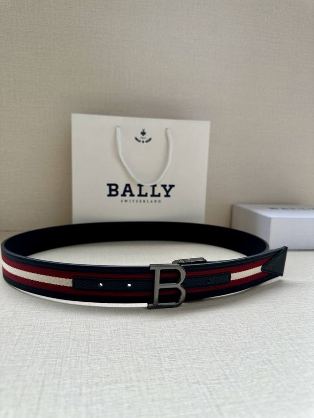 特 3.4宽 BALLY 巴利 专柜同款 男士双面用腰带 宽3.4cm 这款选用反面进口荔枝牛皮精制而成 正面金属搭扣，简约百搭 可调式长度可轻松匹配完美尺寸