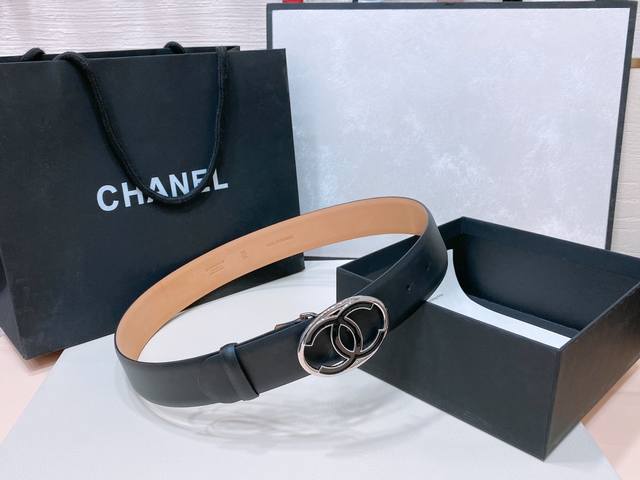 特 Chanel 24c 特别的珐琅镂空金属、黄铜进口包真金板扣、双牛皮头层小牛皮腰带. 质感打造、点缀亮眼整体非常别致、具有亮点. 值得购入珍藏！4cm精品