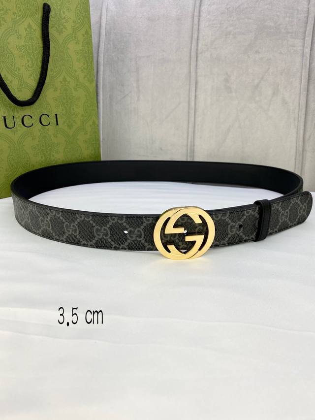 特 宽度3.5 cm gucci Marmont系列每一季都会推陈出新，为灵感源于70年代的标志性GG配件注入现代精髓。Supreme帆布印花 腰带反面采用黑色