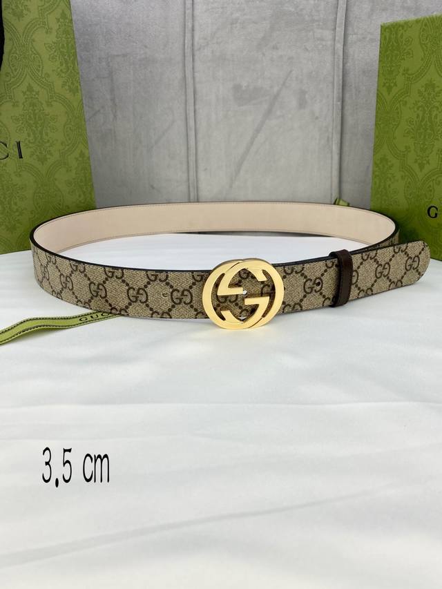 特 宽度3.5 cm gucci Marmont系列每一季都会推陈出新，为灵感源于70年代的标志性GG配件注入现代精髓。Supreme帆布印花 腰带反面采用黑色