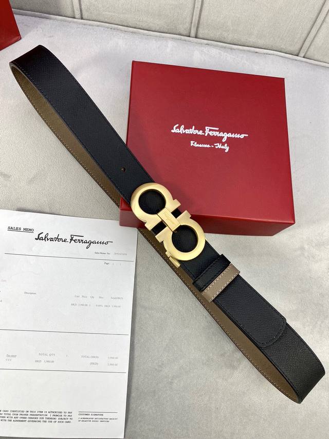 特 宽度3.5cm Ferragamo 菲拉格慕 两面手掌纹双面头层牛皮皮带，配有金 白 枪色金属Gancio双扣。该皮带可调节，且能根据需要剪裁，达到修身效果