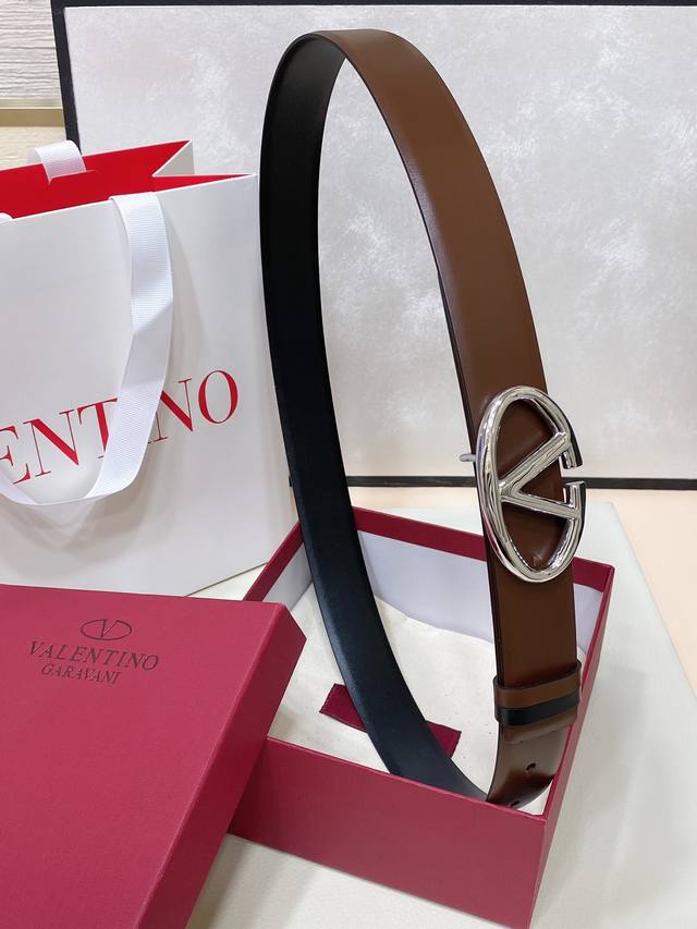 特 VALENTINO GARAVANI VLOGO SIGNATURE 可双面佩戴水钻 亮面小牛皮腰带 -VLOGO SIGNATURE搭扣，饰以施华洛世奇钻