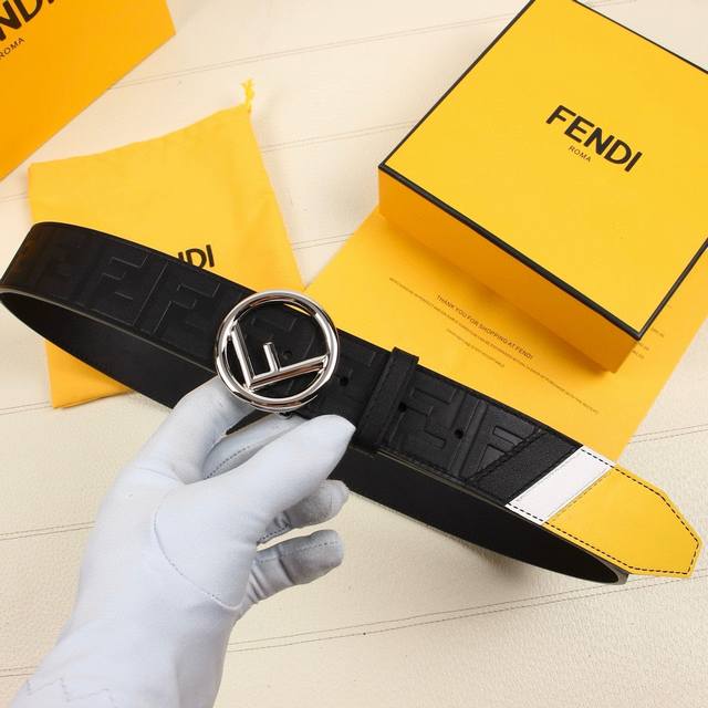 FENDI 芬迪 宽38MM 标志造型宽皮带。原版针扣，进口原版小牛皮制成。印有浮雕黑FF 图案。镀金表面金属制品，品质保证。