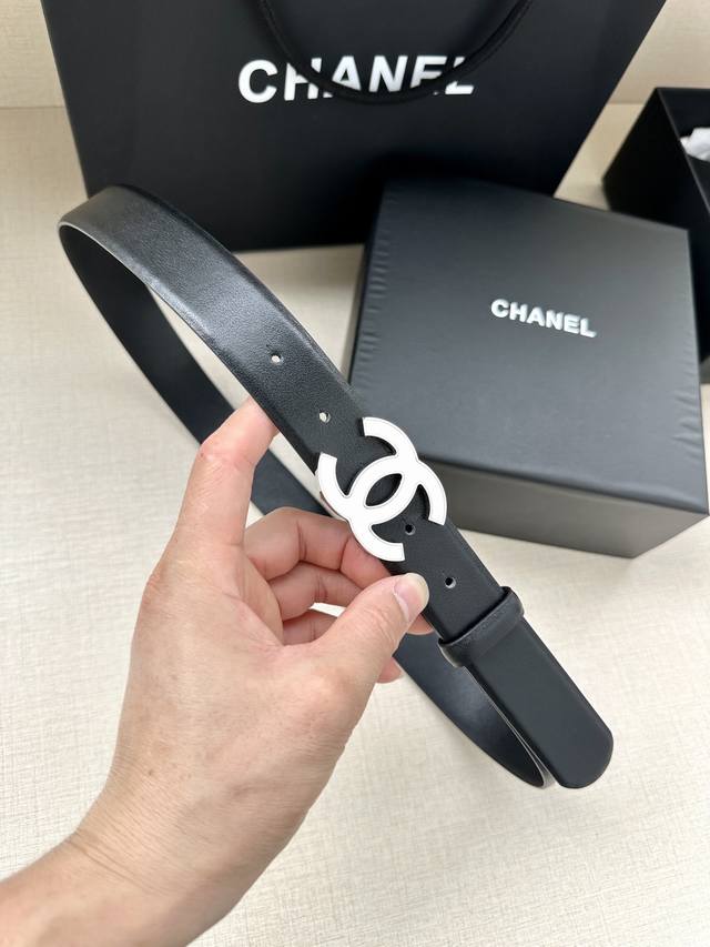 宽度3.0cm Chanel 香奈儿 进口柔软小牛皮纹路清晰五金配件金 银色 金属磨胶钢扣。