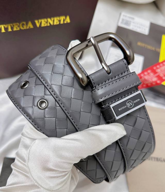 皮带：Bottega Veneta.葆蝶家顶级. 腰带：BV原单复刻品质百分百头层牛皮，保证真皮。撞色编织.真空电镀.永不掉色.24K纯钢扣纯手工编织艺术烤漆渲