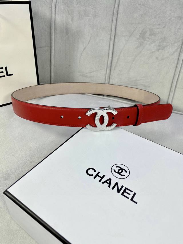 宽度3.0cm Chanel 香奈儿 特级进口小牛皮内衬原版磨砂底，饰有金 银色花纹金属logo花纹钢扣。