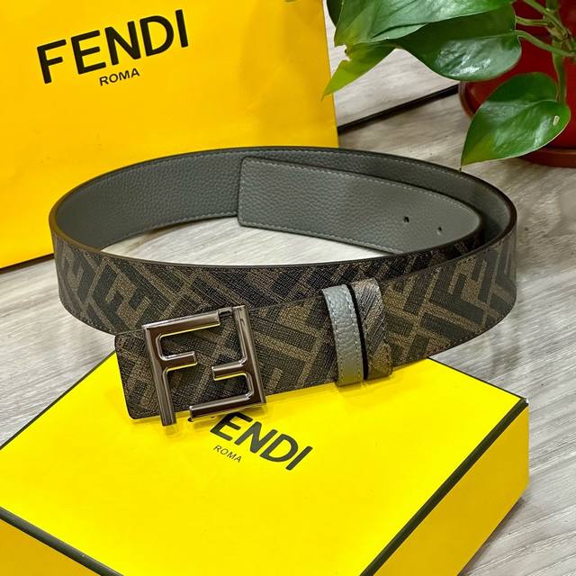 特 Fendi 芬迪 专柜同款 双环正反用腰带 Ff按钉搭扣 棕色cuoio Romano皮革材质 反面面料带有烟草黄和黑色ff图案 黑色珐琅金属饰面 时尚经典