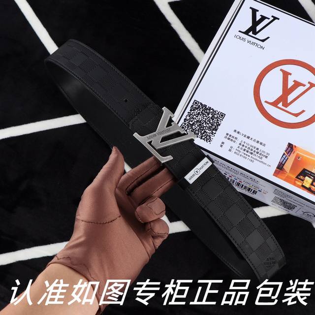 品名：Lv..路易..威登原单 型号：认准如图专柜包装，赠送打孔器 材料：百分百头层牛皮，24K纯钢扣保证真皮。专柜同等质量， 送人自用首选 包装： 请认准如图