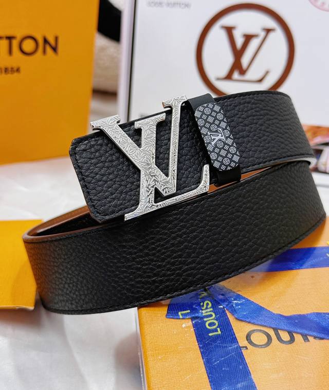 皮带：Lv..路易..威登顶级复刻. 腰带：原单品质百分百头层牛皮，保证真皮。雕花镂空工艺.真空电镀.永不掉色.24K纯钢扣头层小牛皮荔枝纹双面两用专柜同等质量