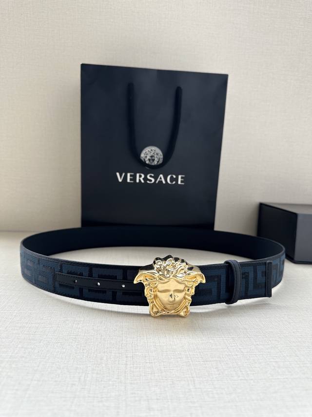 宽度3.8Cm Versace 织物腰带，饰有提花greca图案，配有la Medusa搭扣。 La Medusa五金配件 搭扣闭合 面料：100%锦纶 里料：