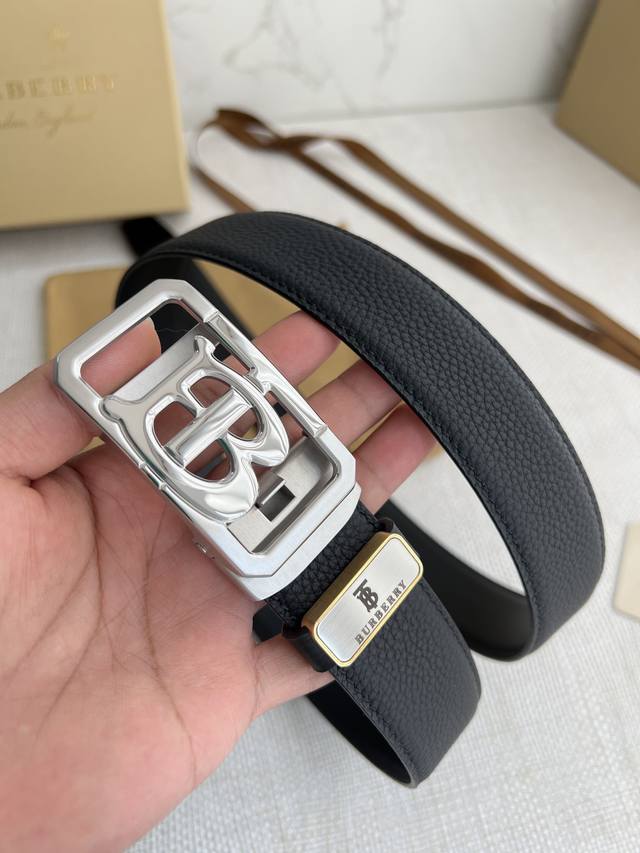 品名：巴宝莉.Burberry 腰带自动带 皮带 型号：自动扣，纯钢材质自动扣，自动带身，双面头层牛皮 材料：百分百头层牛皮，保证真皮。24K纯钢扣专柜同等质量