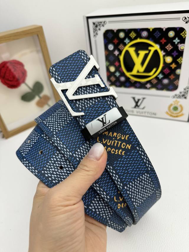 品名：Lv..路易..威登原单 材质：原单牛皮腰带 百分百头层牛皮腰带保证真皮，24K纯钢扣，专柜原单品质、做工精细，时尚大牌，送人自用首选 包装： 请认准如图