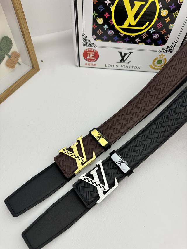 品名：Lv..路易..威登原单 材质：原单牛皮腰带 百分百头层牛皮腰带保证真皮，24K纯钢扣，专柜原单品质、做工精细，时尚大牌，送人自用首选 包装： 请认准如图